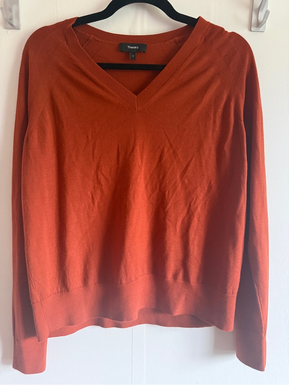 Theory 100% Merino Wool V-Neck Sweater Rust Orange Small Lightweight Luxury